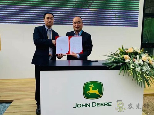 聚焦進博會:約翰迪爾舉辦零件采購協(xié)議簽約儀式