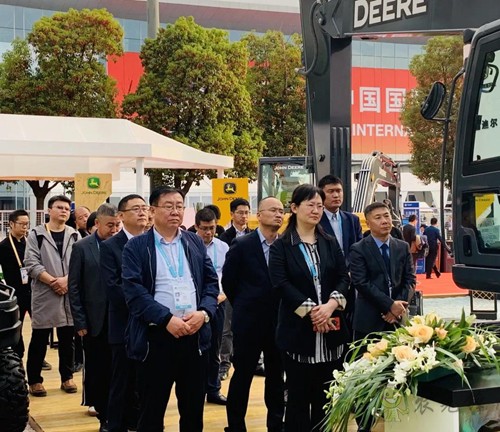 聚焦進博會:約翰迪爾舉辦零件采購協(xié)議簽約儀式