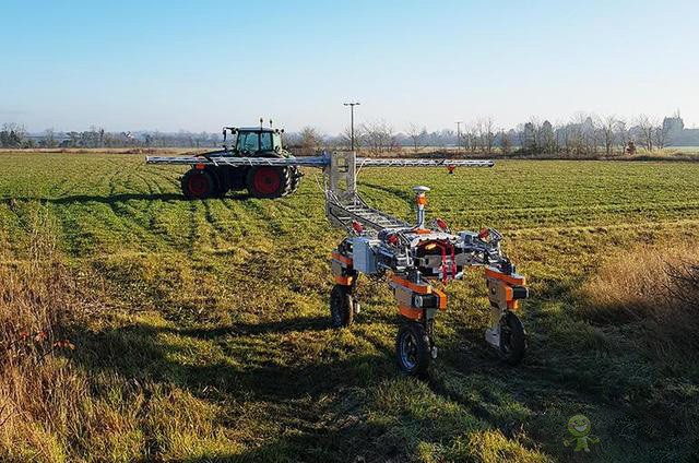 SRC新推出的Farming-as-a-Service農(nóng)業(yè)產(chǎn)品包涵（監(jiān)測(cè)，施肥，播種）