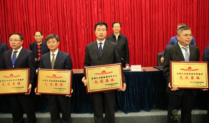 全國現(xiàn)代種業(yè)發(fā)展暨南繁硅谷建設工作會議強調 打造南繁硅谷 建設種業(yè)強國 為農業(yè)農村現(xiàn)代化提供有力支撐