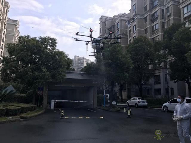 無人機戰(zhàn)“疫”:莊稼衛(wèi)士變身防疫消殺能手