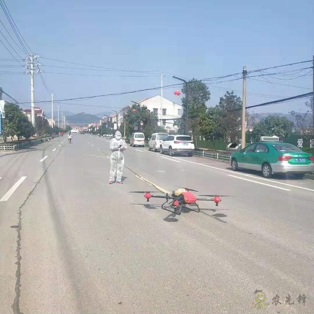 無人機戰(zhàn)“疫”:莊稼衛(wèi)士變身防疫消殺能手