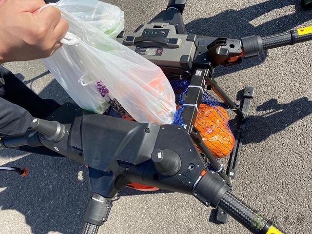農(nóng)業(yè)無人機(jī)變身“運輸機(jī)”，上海奉賢用無人機(jī)服務(wù)隔離人員